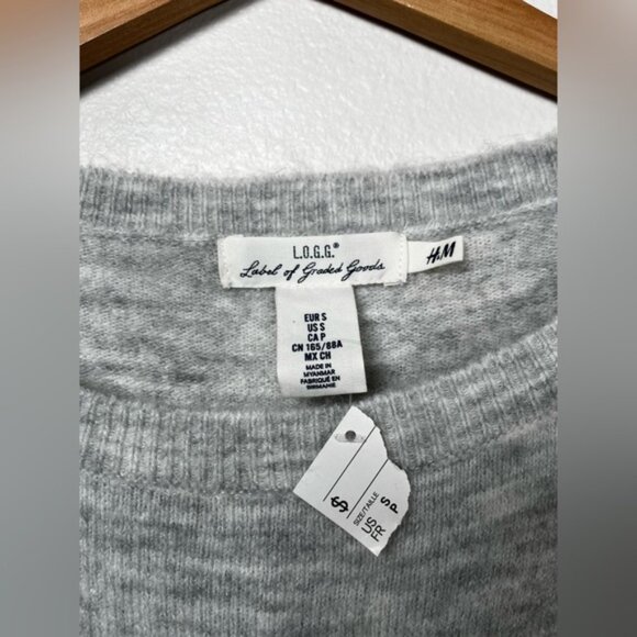 H&M Logg Gray Sweater with Vibrant Floral Design size small - Picture 3 of 5